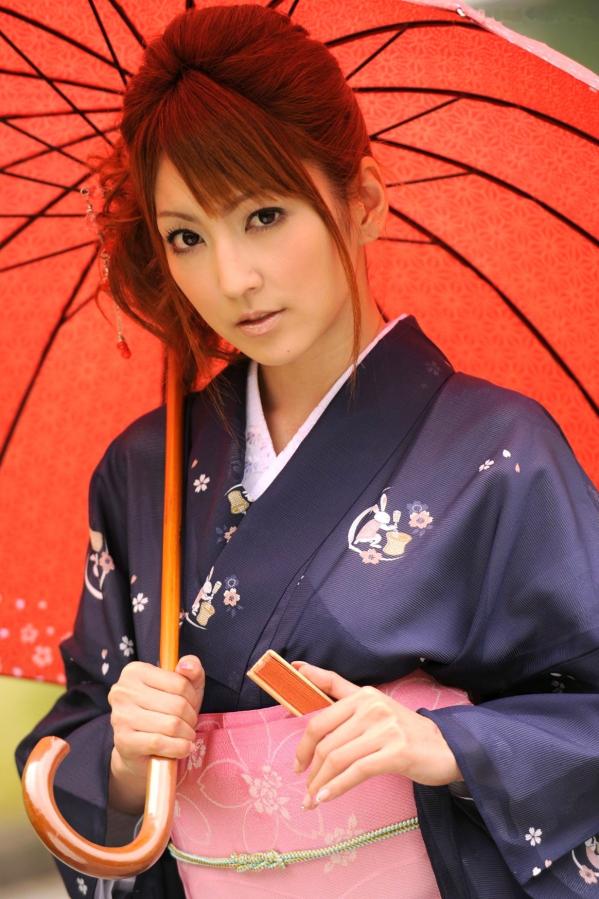    松岛Kaede松岛かえで写真集：日式和服私房诱惑，榻榻米上的静谧时光与户外自然风光，展现别样东瀛气质第8张图片