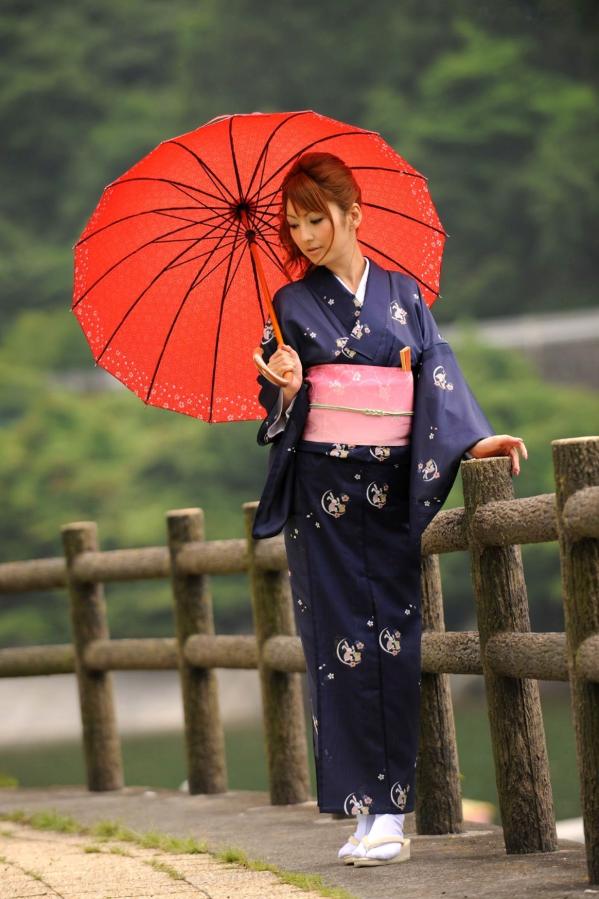    松岛Kaede松岛かえで写真集：日式和服私房诱惑，榻榻米上的静谧时光与户外自然风光，展现别样东瀛气质第9张图片