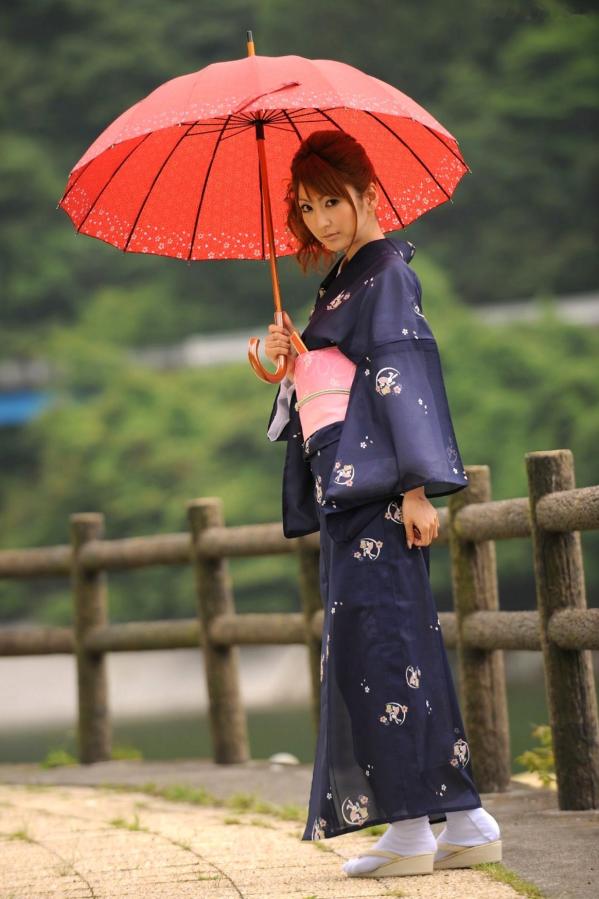    松岛Kaede松岛かえで写真集：日式和服私房诱惑，榻榻米上的静谧时光与户外自然风光，展现别样东瀛气质第10张图片