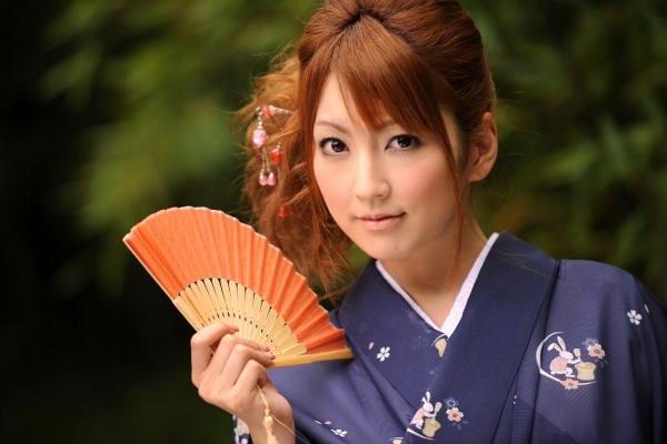    松岛Kaede松岛かえで写真集：日式和服私房诱惑，榻榻米上的静谧时光与户外自然风光，展现别样东瀛气质第14张图片
