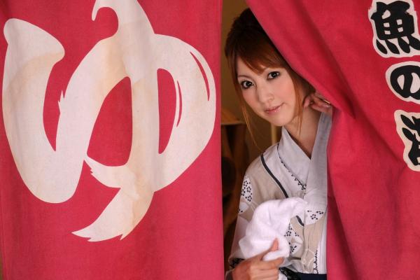    松岛Kaede松岛かえで写真集：日式和服私房诱惑，榻榻米上的静谧时光与户外自然风光，展现别样东瀛气质第30张图片