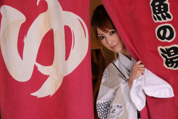    松岛Kaede松岛かえで写真集：日式和服私房诱惑，榻榻米上的静谧时光与户外自然风光，展现别样东瀛气质第31张图片