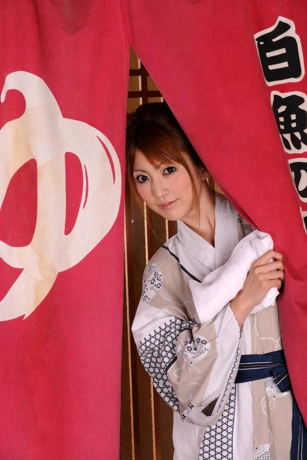    松岛Kaede松岛かえで写真集：日式和服私房诱惑，榻榻米上的静谧时光与户外自然风光，展现别样东瀛气质第32张图片