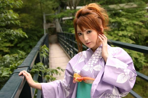    松岛Kaede松岛かえで写真集：日式和服私房诱惑，榻榻米上的静谧时光与户外自然风光，展现别样东瀛气质第39张图片
