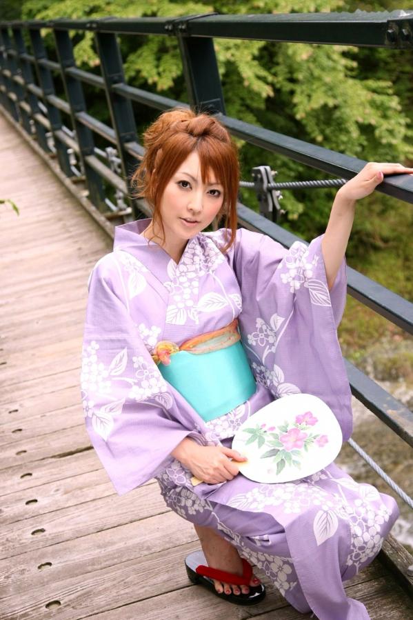    松岛Kaede松岛かえで写真集：日式和服私房诱惑，榻榻米上的静谧时光与户外自然风光，展现别样东瀛气质第40张图片