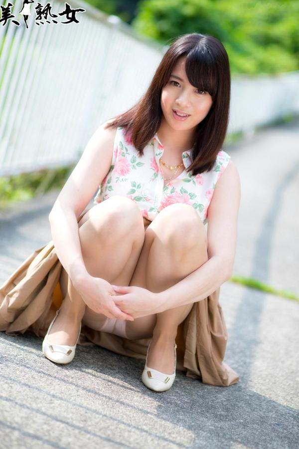    美熟女三岛奈津子(Natsuko Mishima)清新花裙与火辣兔女郎角色扮演写真[jkj038]37P第4张图片