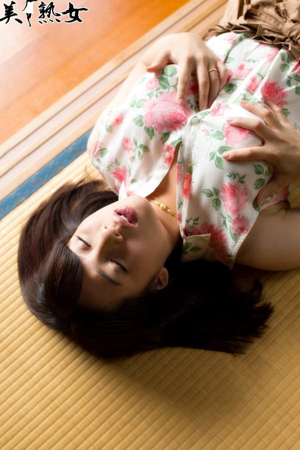   美熟女三岛奈津子(Natsuko Mishima)清新花裙与火辣兔女郎角色扮演写真[jkj038]37P第8张图片