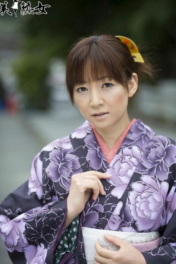    日本美熟女小森愛(Ai Komori)精选写真集：清新和服与优雅常服的柔情演绎第2张图片