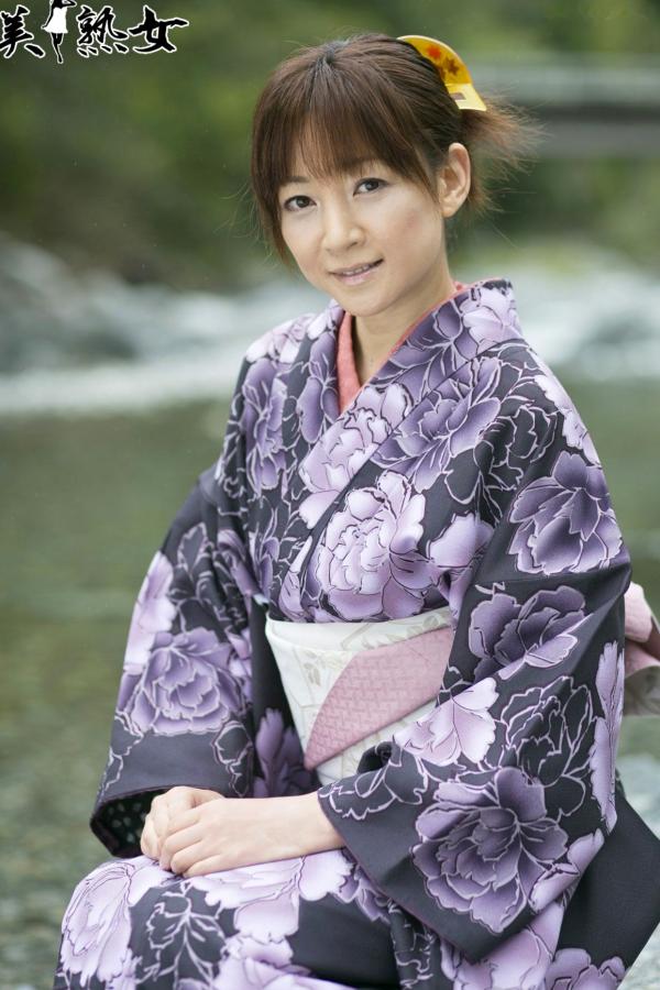    日本美熟女小森愛(Ai Komori)精选写真集：清新和服与优雅常服的柔情演绎第7张图片