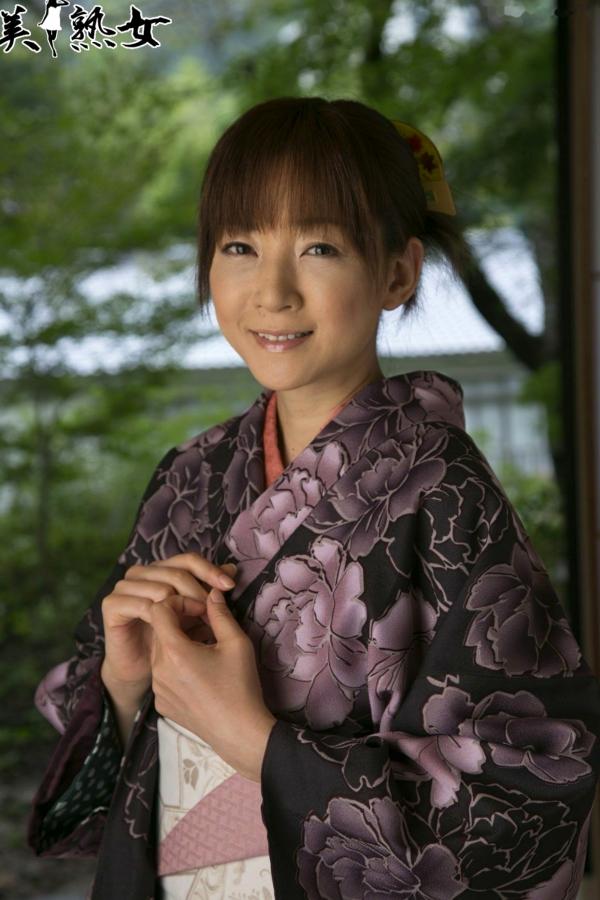    日本美熟女小森愛(Ai Komori)精选写真集：清新和服与优雅常服的柔情演绎第12张图片