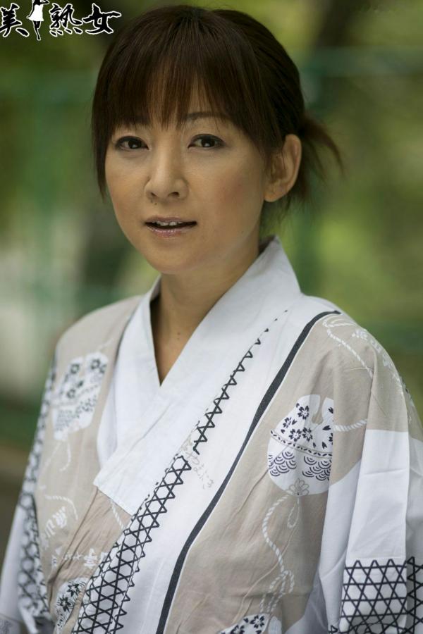    日本美熟女小森愛(Ai Komori)精选写真集：清新和服与优雅常服的柔情演绎第18张图片