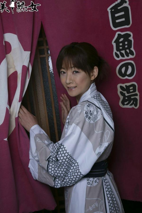    日本美熟女小森愛(Ai Komori)精选写真集：清新和服与优雅常服的柔情演绎第26张图片