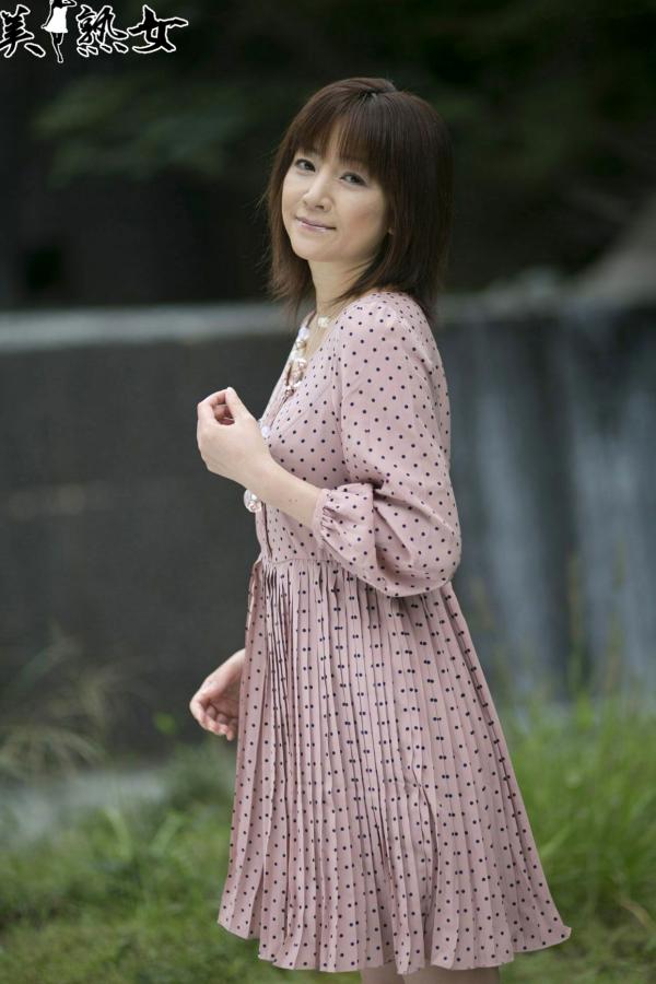    日本美熟女小森愛(Ai Komori)精选写真集：清新和服与优雅常服的柔情演绎第34张图片