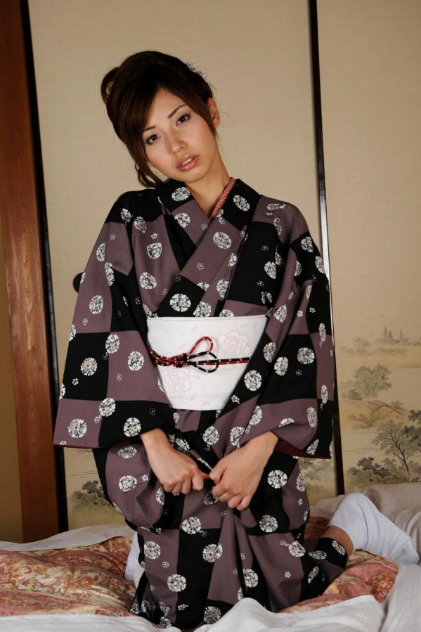    横山美雪 Miyuki Yokoyama 和服写真：古典气质与木质风情，演绎优雅极致的日系迷人面孔第16张图片