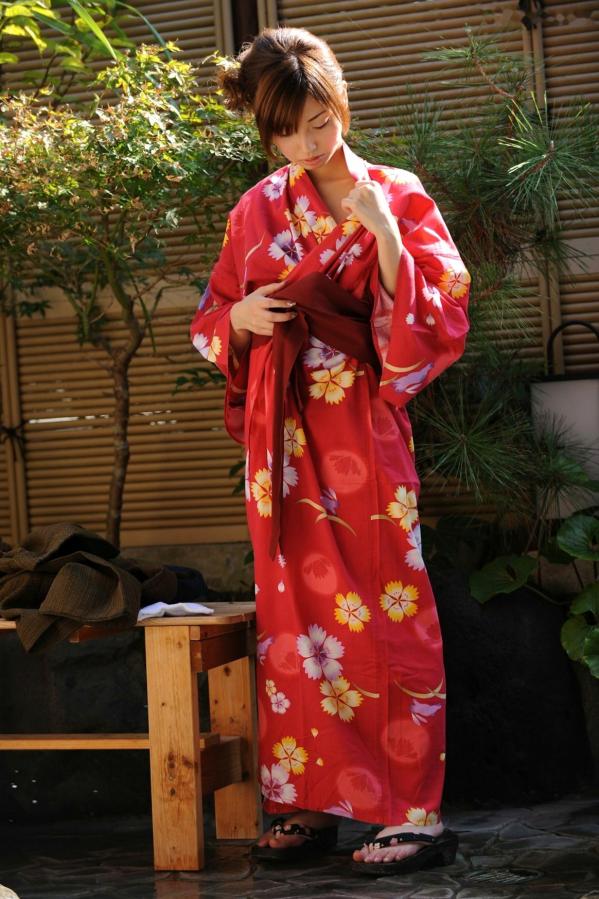    横山美雪 Miyuki Yokoyama 和服写真：古典气质与木质风情，演绎优雅极致的日系迷人面孔第25张图片