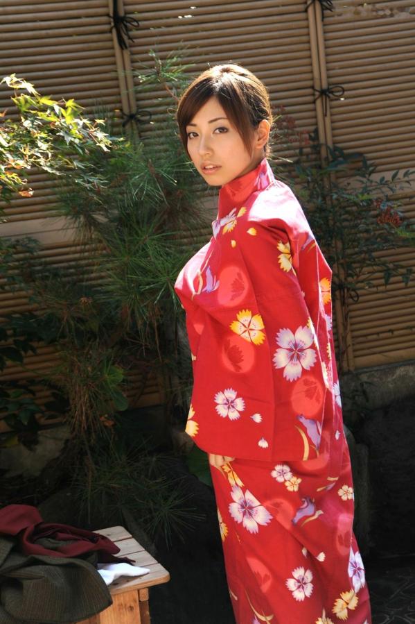    横山美雪 Miyuki Yokoyama 和服写真：古典气质与木质风情，演绎优雅极致的日系迷人面孔第27张图片