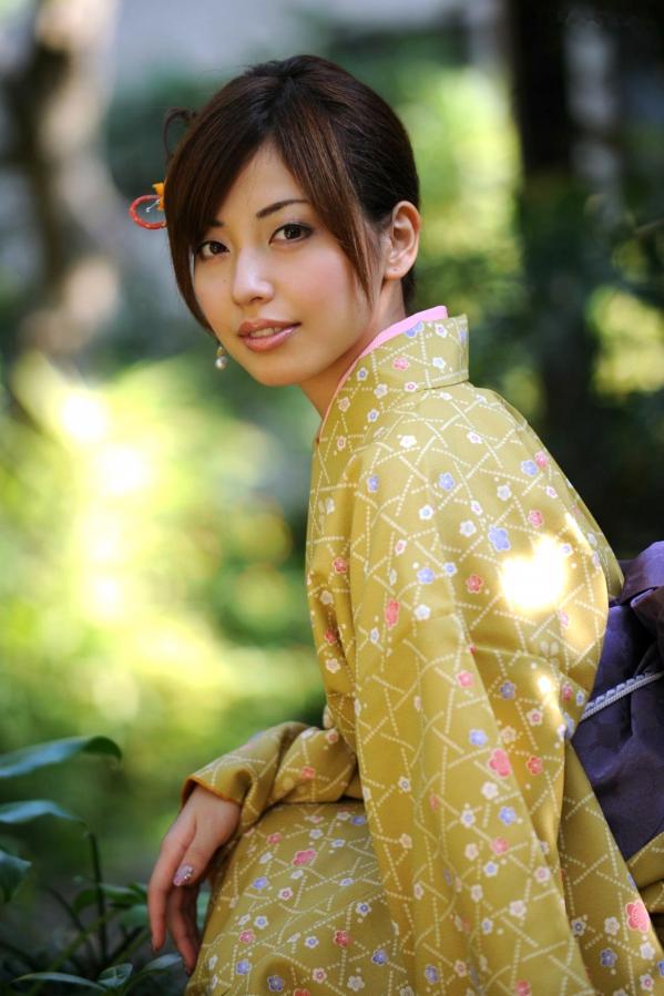    横山美雪 Miyuki Yokoyama 和服写真：古典气质与木质风情，演绎优雅极致的日系迷人面孔第33张图片