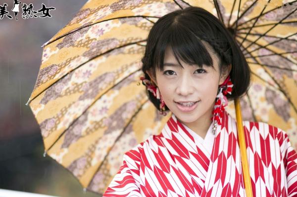   X-City人气熟女范田纱纱、春山千惠里写真集，清新街拍与私密室内风格合集第2张图片