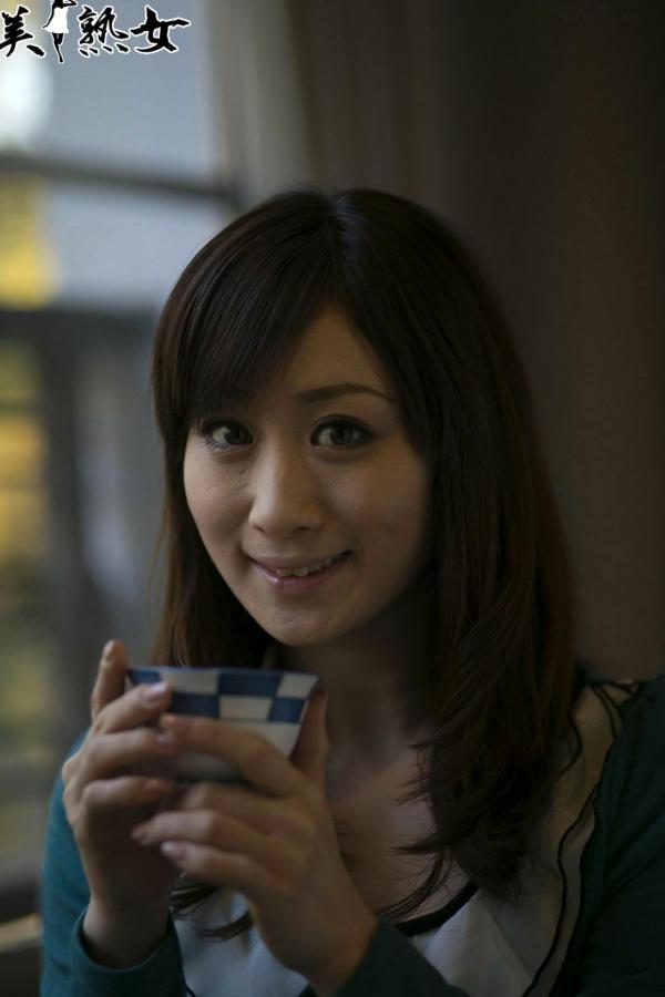   川上ゆう和服写真集：演绎深秋优雅与私密内衣的极致风情，展现成熟女性的知性与性感魅力[28P]第25张图片