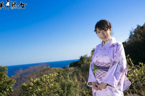    一条綺美香(Kimika Ichijo)户外自然光写真集，温柔针织衫穿搭尽显成熟知性优雅气质第1张图片