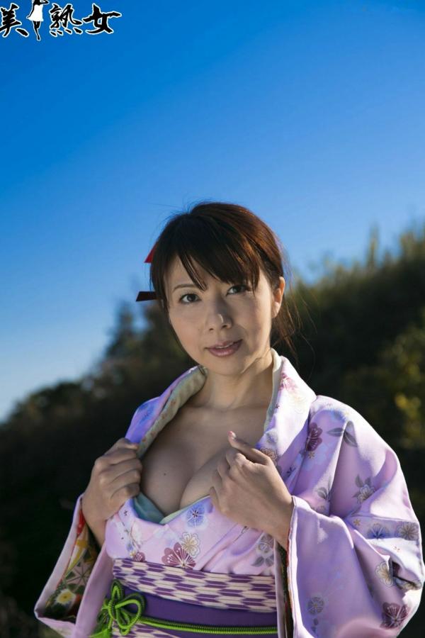    一条綺美香(Kimika Ichijo)户外自然光写真集，温柔针织衫穿搭尽显成熟知性优雅气质第9张图片