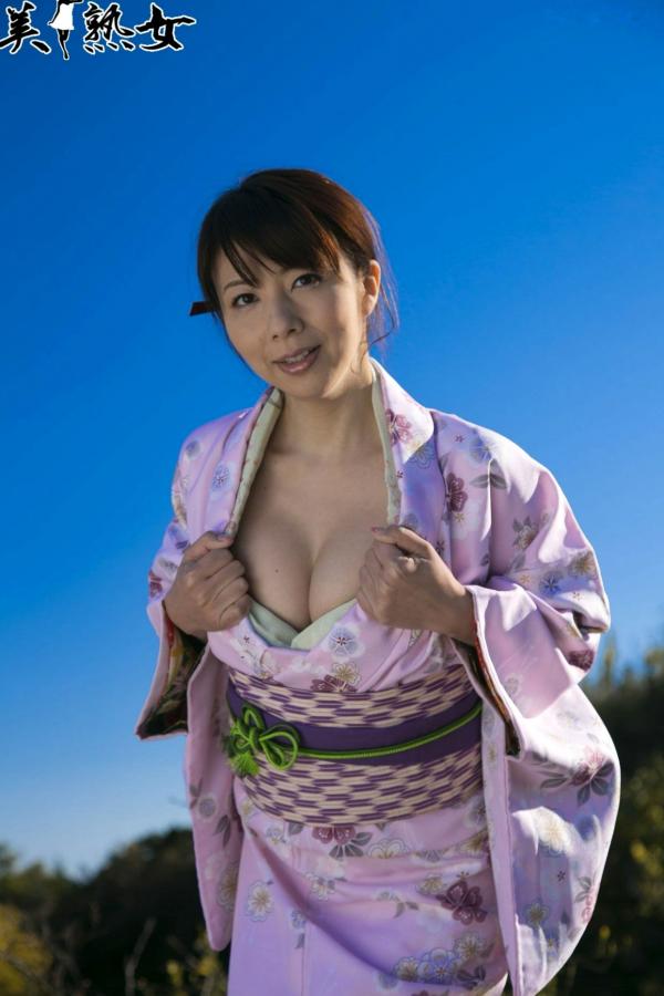    一条綺美香(Kimika Ichijo)户外自然光写真集，温柔针织衫穿搭尽显成熟知性优雅气质第10张图片