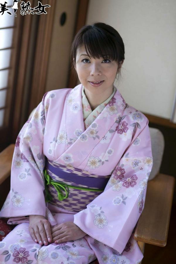    一条綺美香(Kimika Ichijo)户外自然光写真集，温柔针织衫穿搭尽显成熟知性优雅气质第12张图片