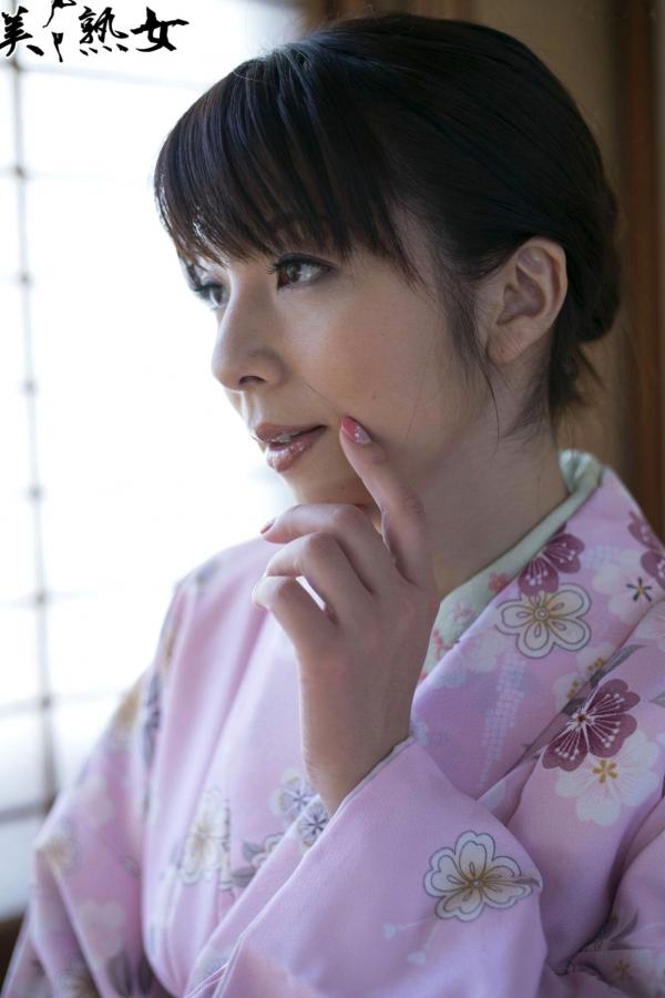    一条綺美香(Kimika Ichijo)户外自然光写真集，温柔针织衫穿搭尽显成熟知性优雅气质第13张图片