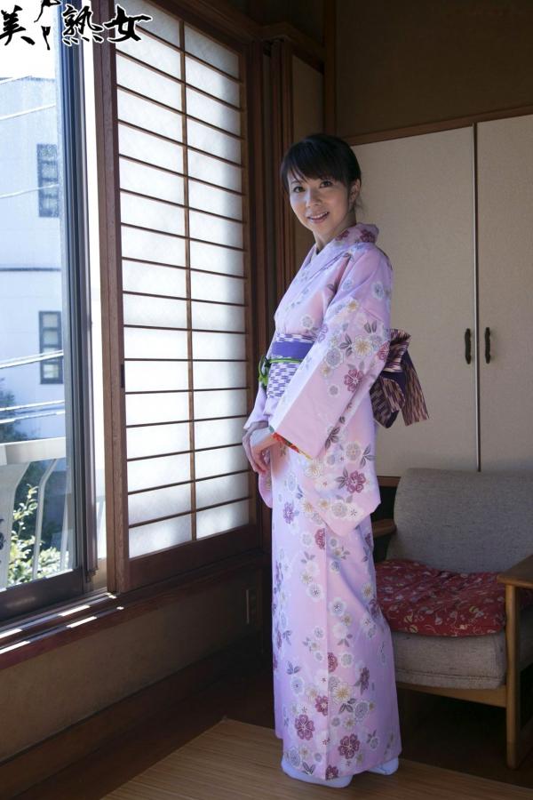    一条綺美香(Kimika Ichijo)户外自然光写真集，温柔针织衫穿搭尽显成熟知性优雅气质第14张图片