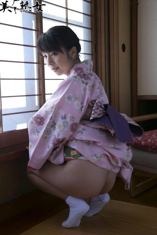    一条綺美香(Kimika Ichijo)户外自然光写真集，温柔针织衫穿搭尽显成熟知性优雅气质第15张图片