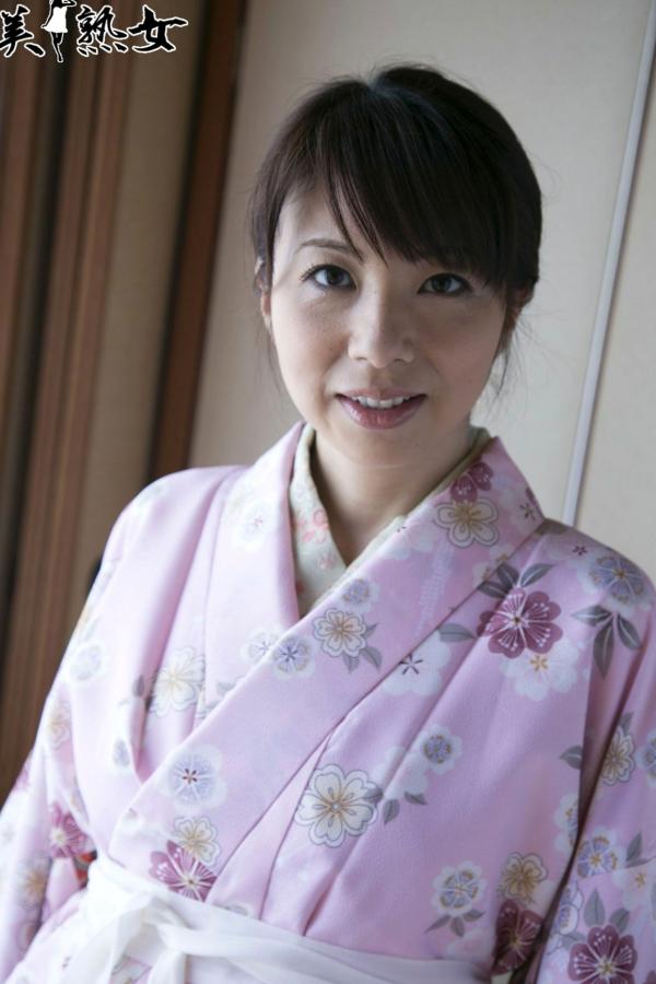    一条綺美香(Kimika Ichijo)户外自然光写真集，温柔针织衫穿搭尽显成熟知性优雅气质第16张图片