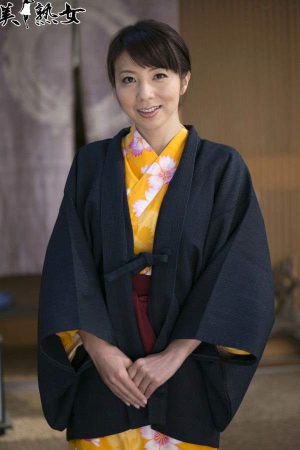    一条綺美香(Kimika Ichijo)户外自然光写真集，温柔针织衫穿搭尽显成熟知性优雅气质第21张图片