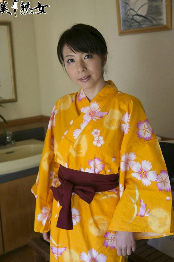    一条綺美香(Kimika Ichijo)户外自然光写真集，温柔针织衫穿搭尽显成熟知性优雅气质第23张图片