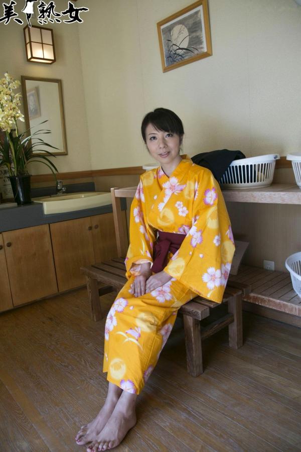    一条綺美香(Kimika Ichijo)户外自然光写真集，温柔针织衫穿搭尽显成熟知性优雅气质第24张图片