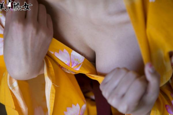    一条綺美香(Kimika Ichijo)户外自然光写真集，温柔针织衫穿搭尽显成熟知性优雅气质第26张图片