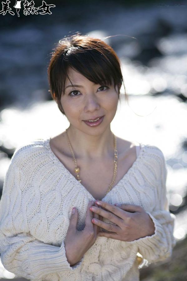    一条綺美香(Kimika Ichijo)户外自然光写真集，温柔针织衫穿搭尽显成熟知性优雅气质第37张图片