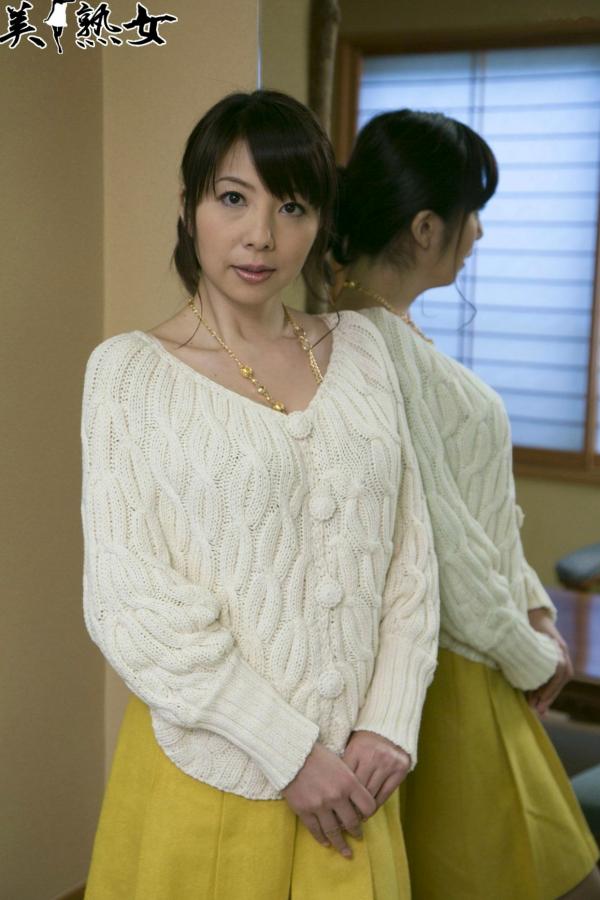    一条綺美香(Kimika Ichijo)户外自然光写真集，温柔针织衫穿搭尽显成熟知性优雅气质第44张图片