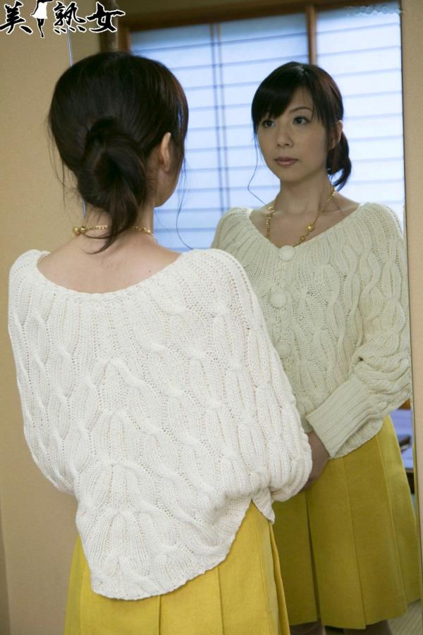    一条綺美香(Kimika Ichijo)户外自然光写真集，温柔针织衫穿搭尽显成熟知性优雅气质第45张图片