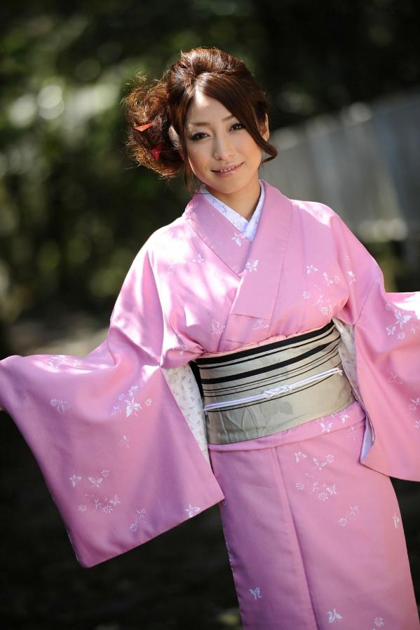    佳山三花和服写真集：身着粉色传统和服，尽显优雅温婉气质与和风之美第1张图片