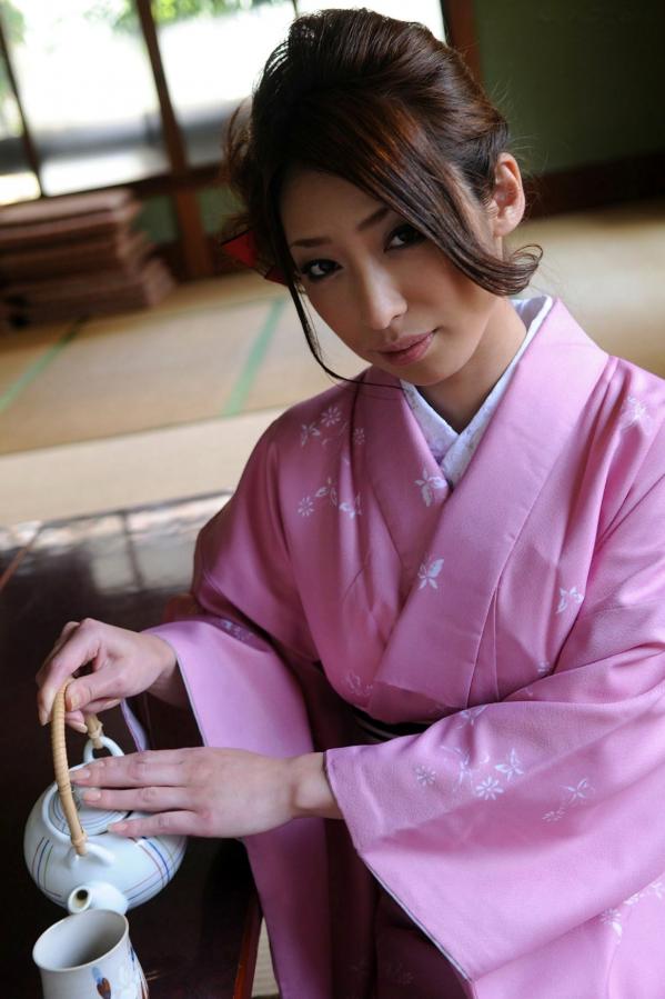    佳山三花和服写真集：身着粉色传统和服，尽显优雅温婉气质与和风之美第9张图片