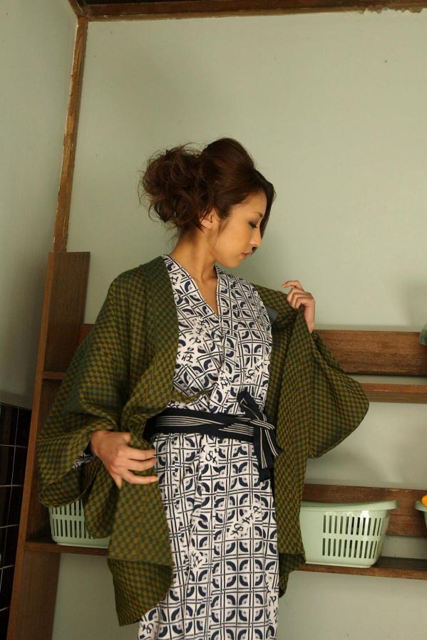   佳山三花和服写真集：身着粉色传统和服，尽显优雅温婉气质与和风之美第22张图片