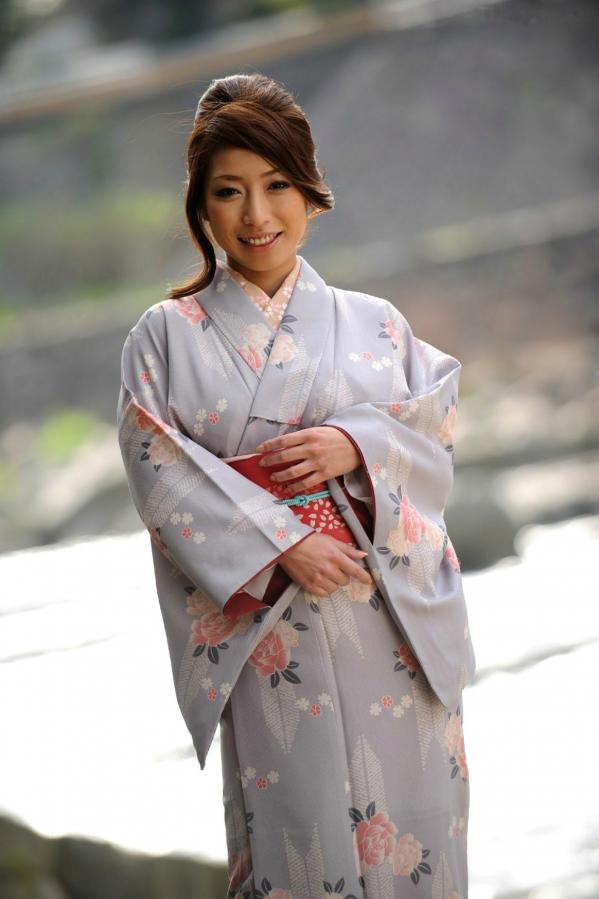    佳山三花和服写真集：身着粉色传统和服，尽显优雅温婉气质与和风之美第28张图片