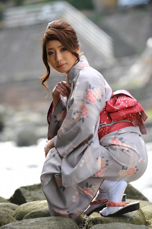    佳山三花和服写真集：身着粉色传统和服，尽显优雅温婉气质与和风之美第29张图片