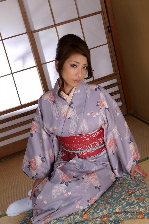    佳山三花和服写真集：身着粉色传统和服，尽显优雅温婉气质与和风之美第30张图片