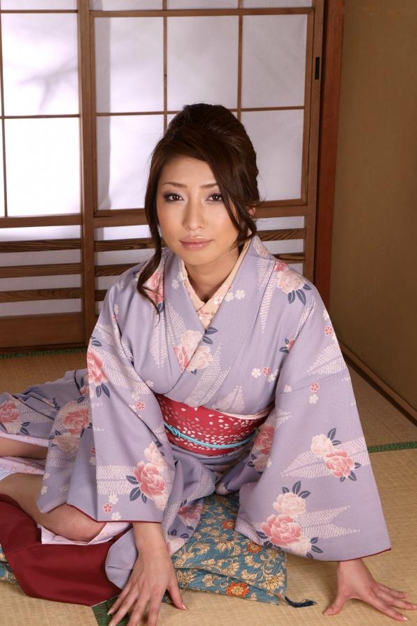    佳山三花和服写真集：身着粉色传统和服，尽显优雅温婉气质与和风之美第31张图片