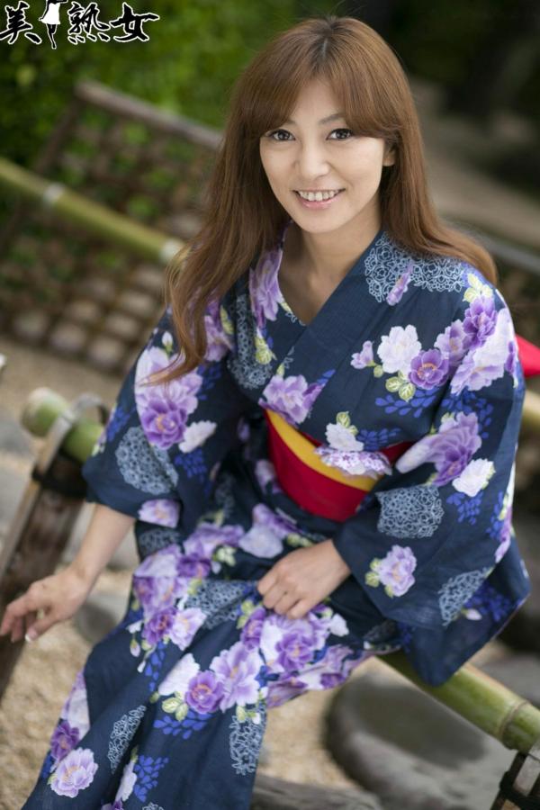    瞳亮 X-City居家美熟女写真集，温婉气质与私房诱惑美腿大片 [39P]第2张图片