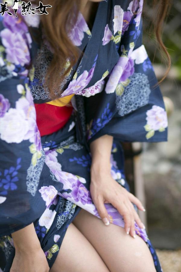    瞳亮 X-City居家美熟女写真集，温婉气质与私房诱惑美腿大片 [39P]第4张图片