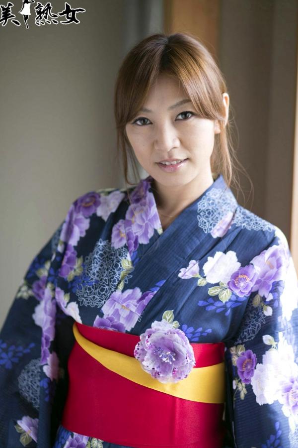    瞳亮 X-City居家美熟女写真集，温婉气质与私房诱惑美腿大片 [39P]第7张图片