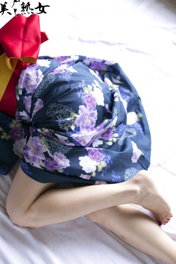    瞳亮 X-City居家美熟女写真集，温婉气质与私房诱惑美腿大片 [39P]第20张图片