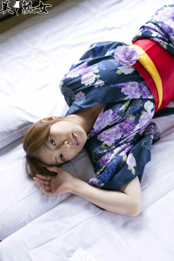    瞳亮 X-City居家美熟女写真集，温婉气质与私房诱惑美腿大片 [39P]第21张图片